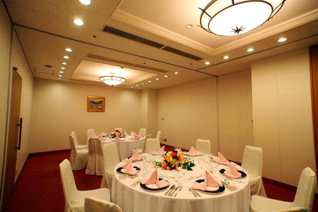 Hotel Port Plaza Chiba Exterior foto A banquet room