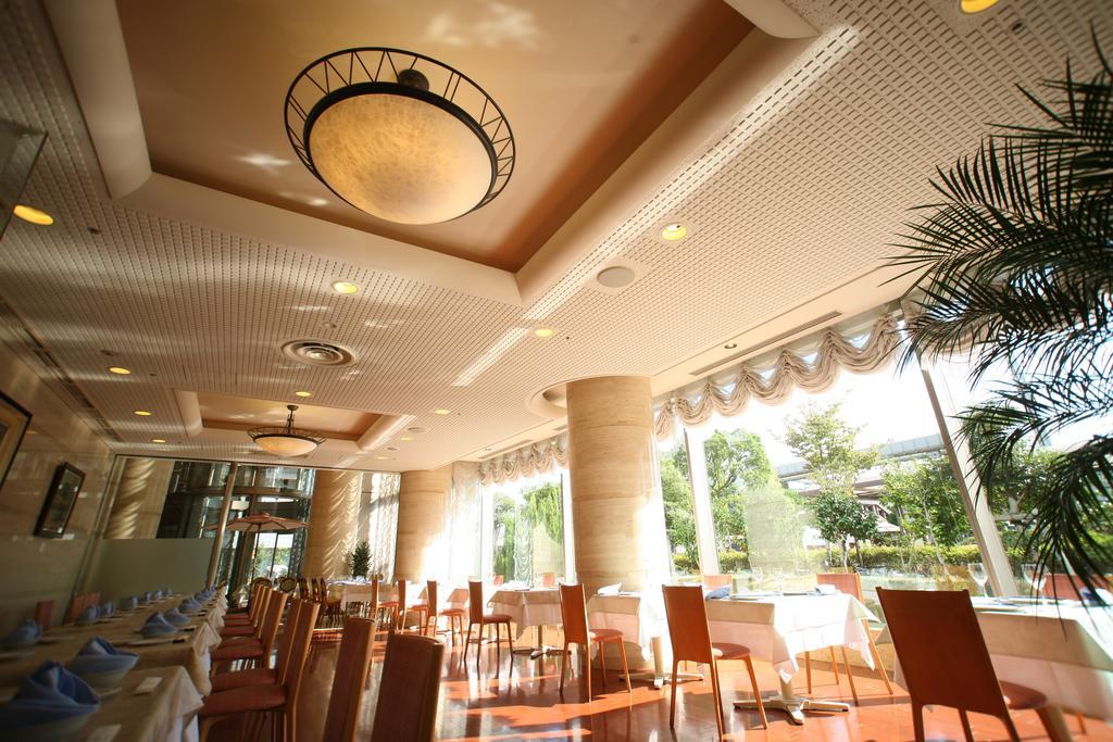 Hotel Port Plaza Chiba Exterior foto The interior of the restaurant