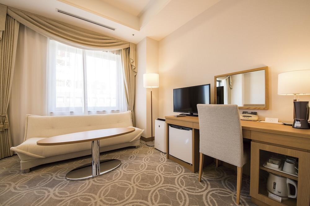 Hotel Port Plaza Chiba Exterior foto A room at the hotel