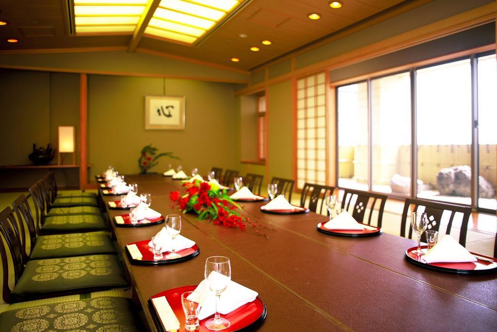 Hotel Port Plaza Chiba Exterior foto A traditional Japanese restaurant