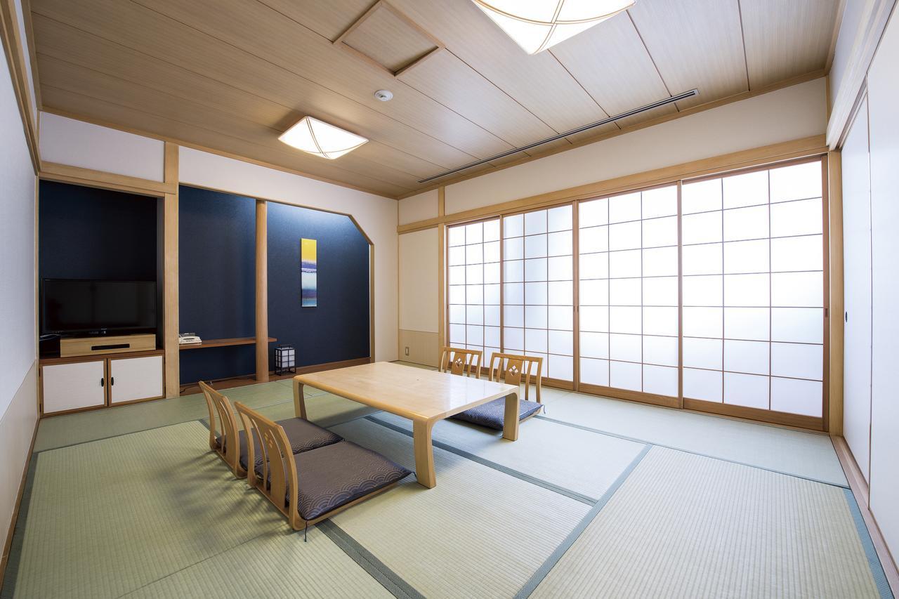 Hotel Port Plaza Chiba Exterior foto A room at the Kyoto International Manga Museum