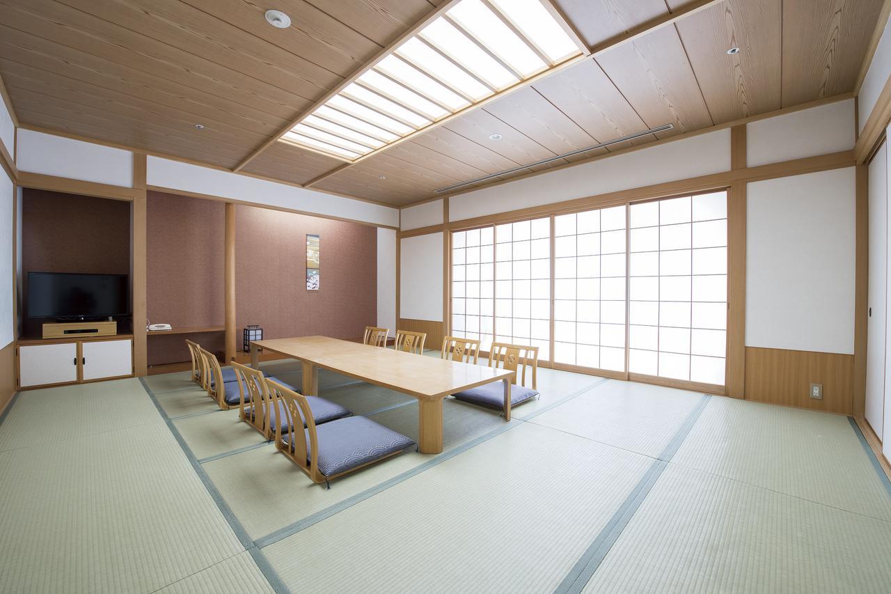 Hotel Port Plaza Chiba Exterior foto A traditional Japanese room