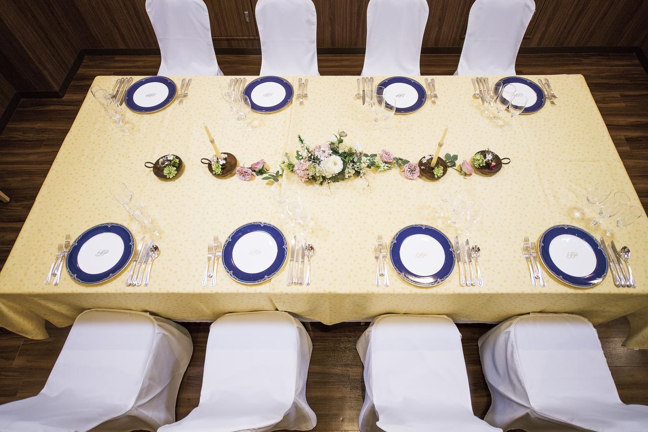 Hotel Port Plaza Chiba Exterior foto A table set for a formal dinner