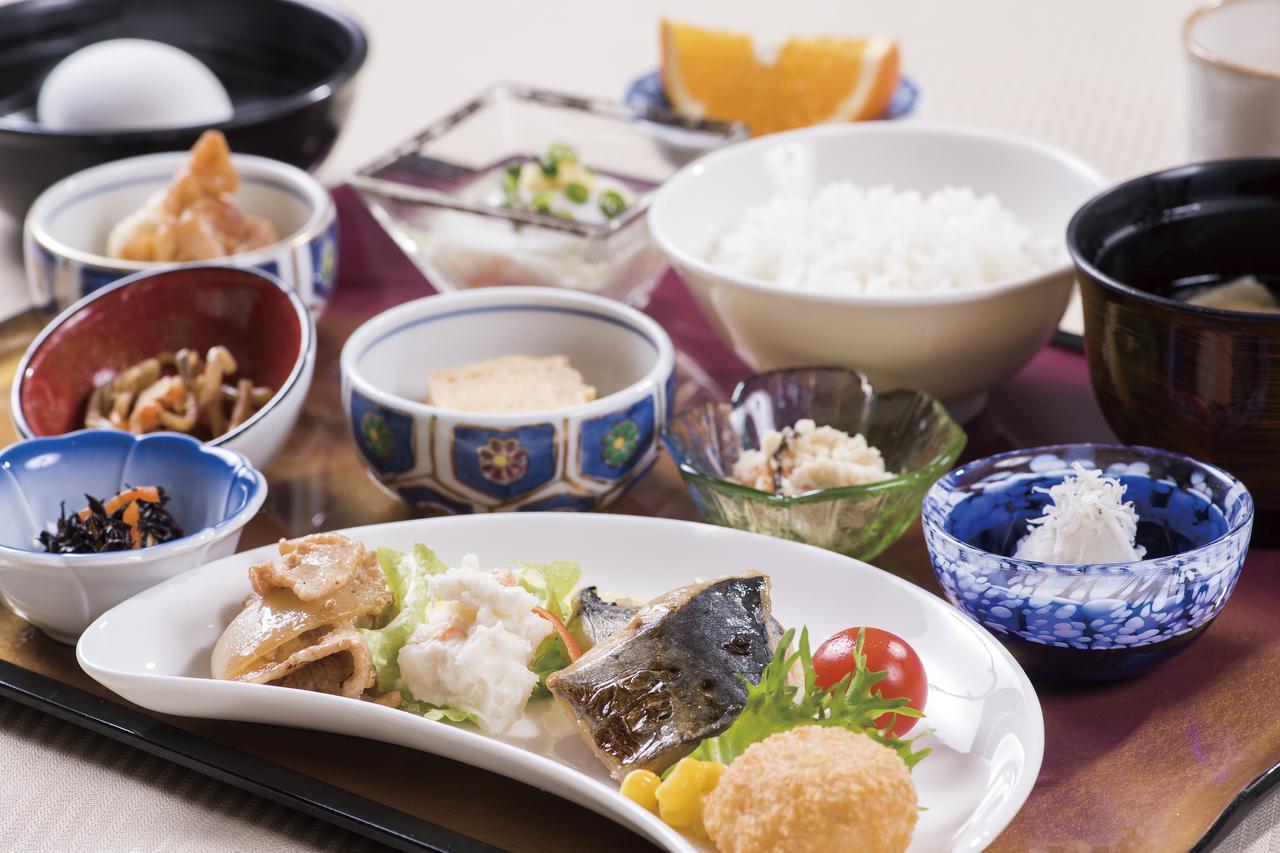 Hotel Port Plaza Chiba Exterior foto A Japanese meal