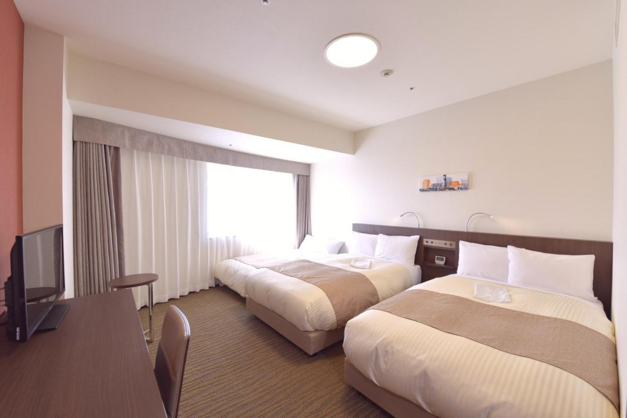 Hotel Port Plaza Chiba Exterior foto A typical room at a business hotel in Japan