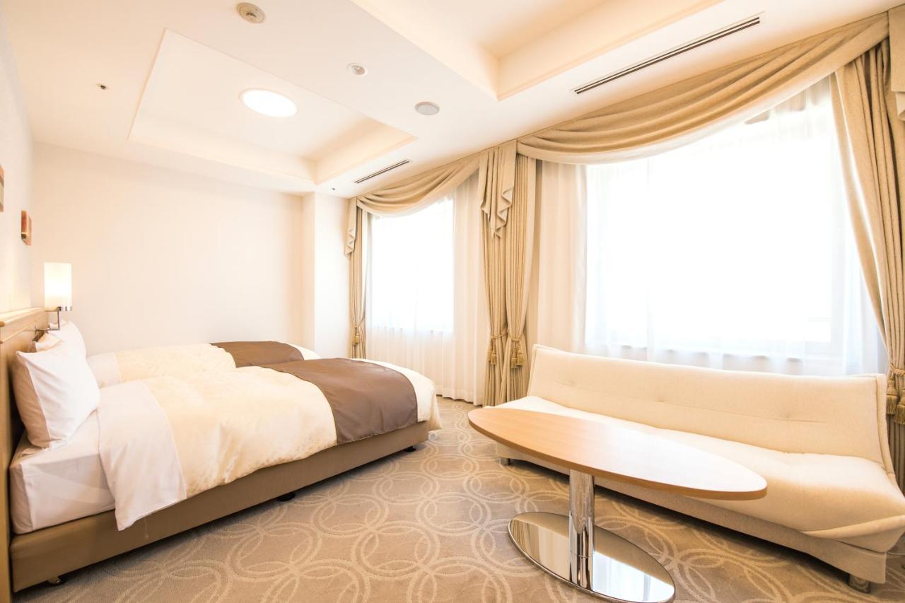 Hotel Port Plaza Chiba Exterior foto A room at the hotel