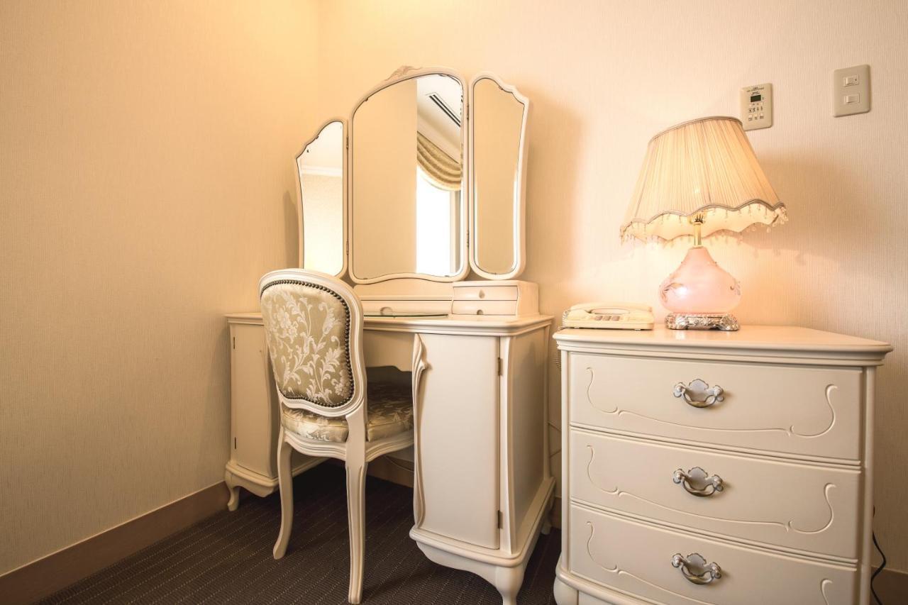 Hotel Port Plaza Chiba Exterior foto A dressing table